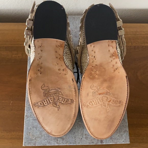 NWT Freebird White Snake Blade Size 7